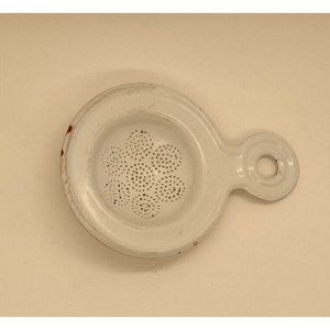 Antique White ENAMELWARE GRANITEWARE TEA STRAINER